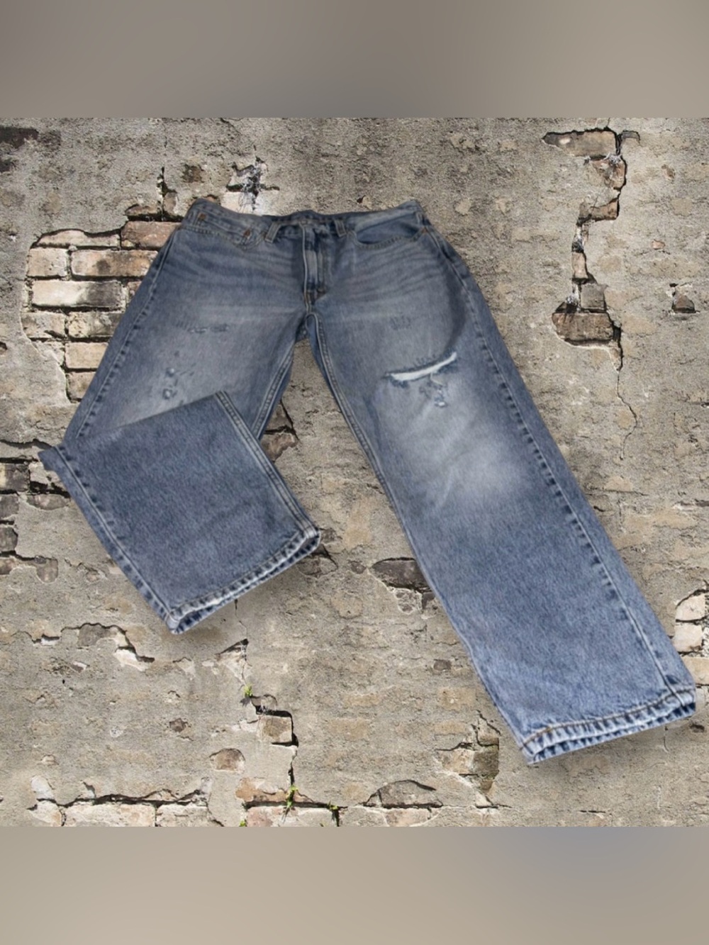 Levi's 550 Relaxed Fit Light Blue Distressed Jeans